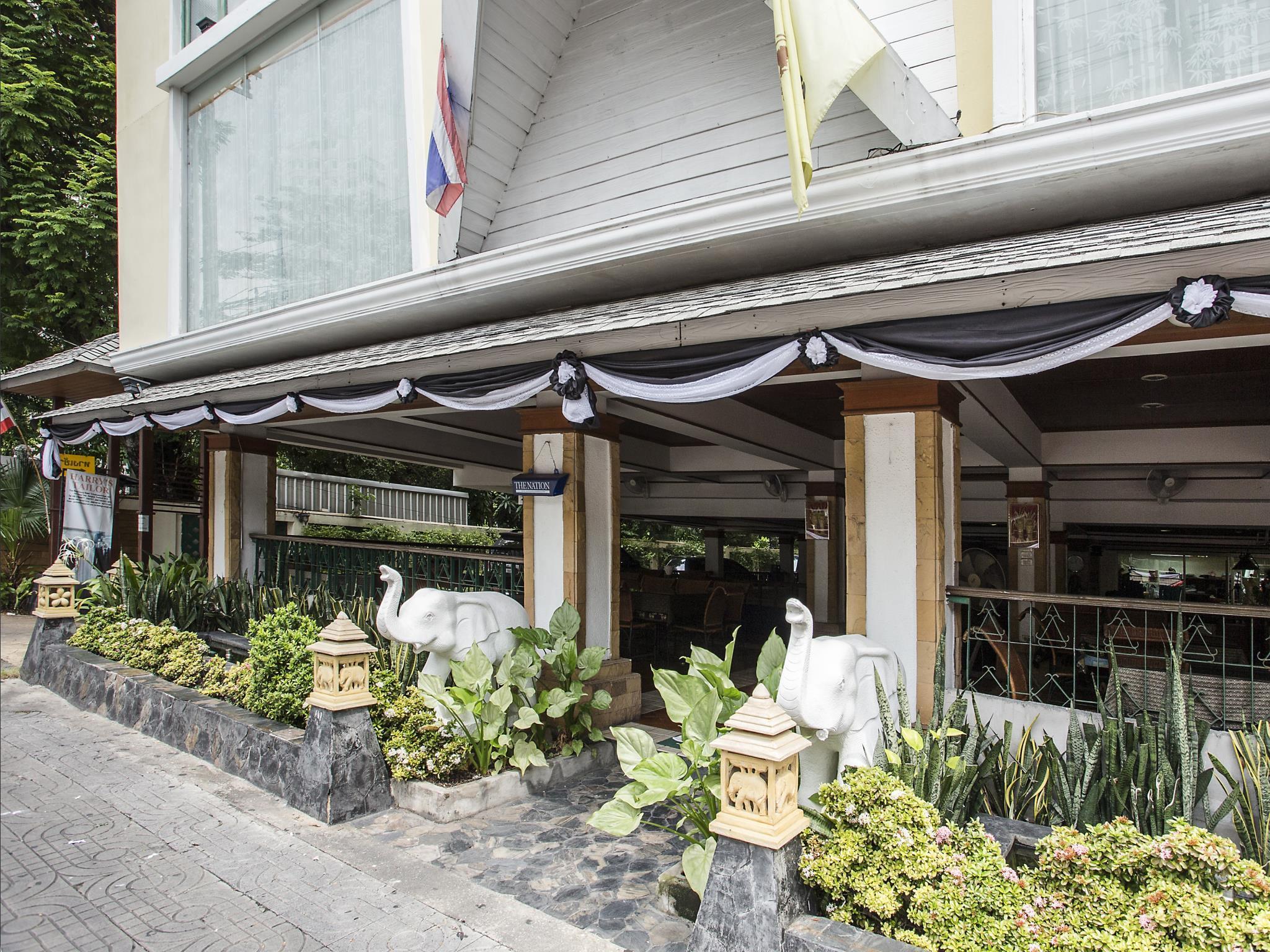Royal Ivory Sukhumvit Nana Hotel Bangkok Bagian luar foto